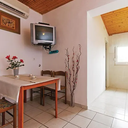 Cozy In With Kitchen Apartment